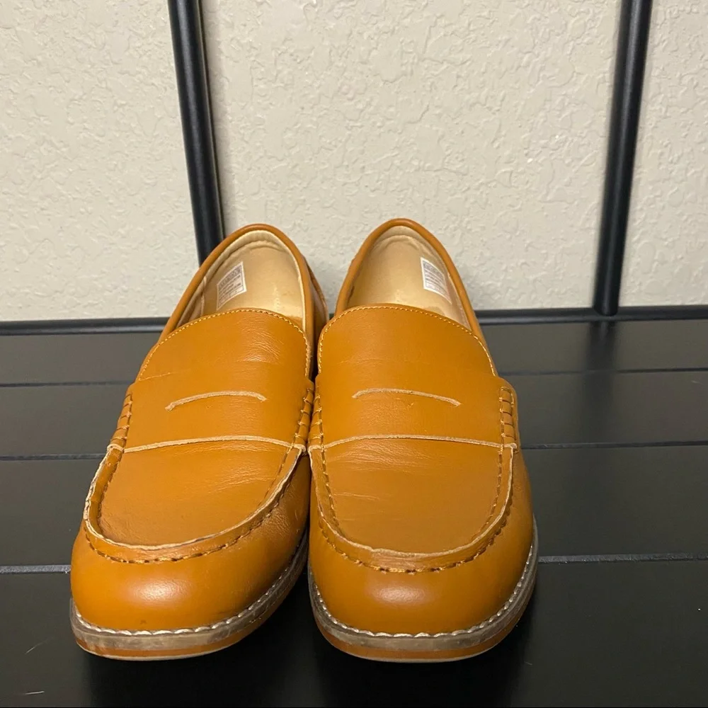 Skechers Air Cooled Memory Foam Leather Loafer-Womens 8.5